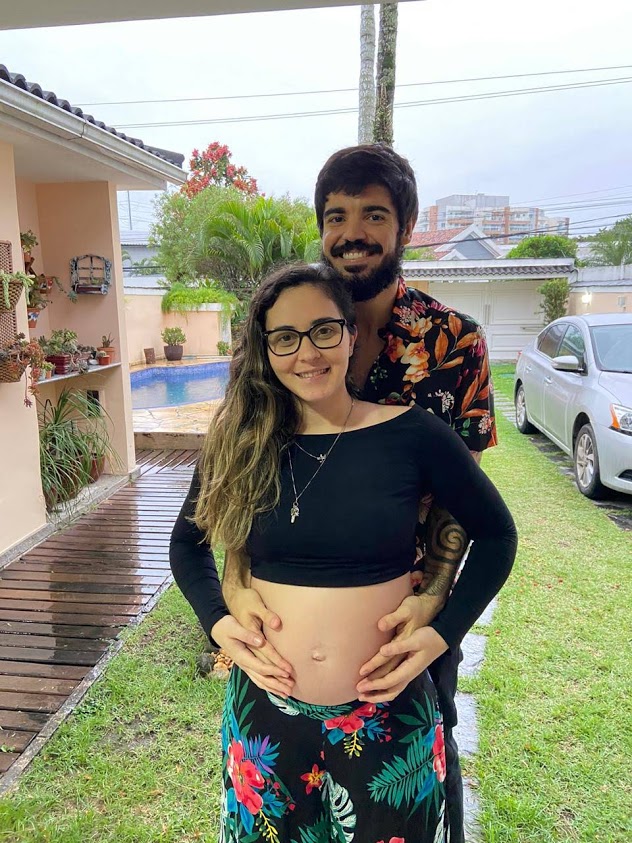 Barriga na reta final da gestação